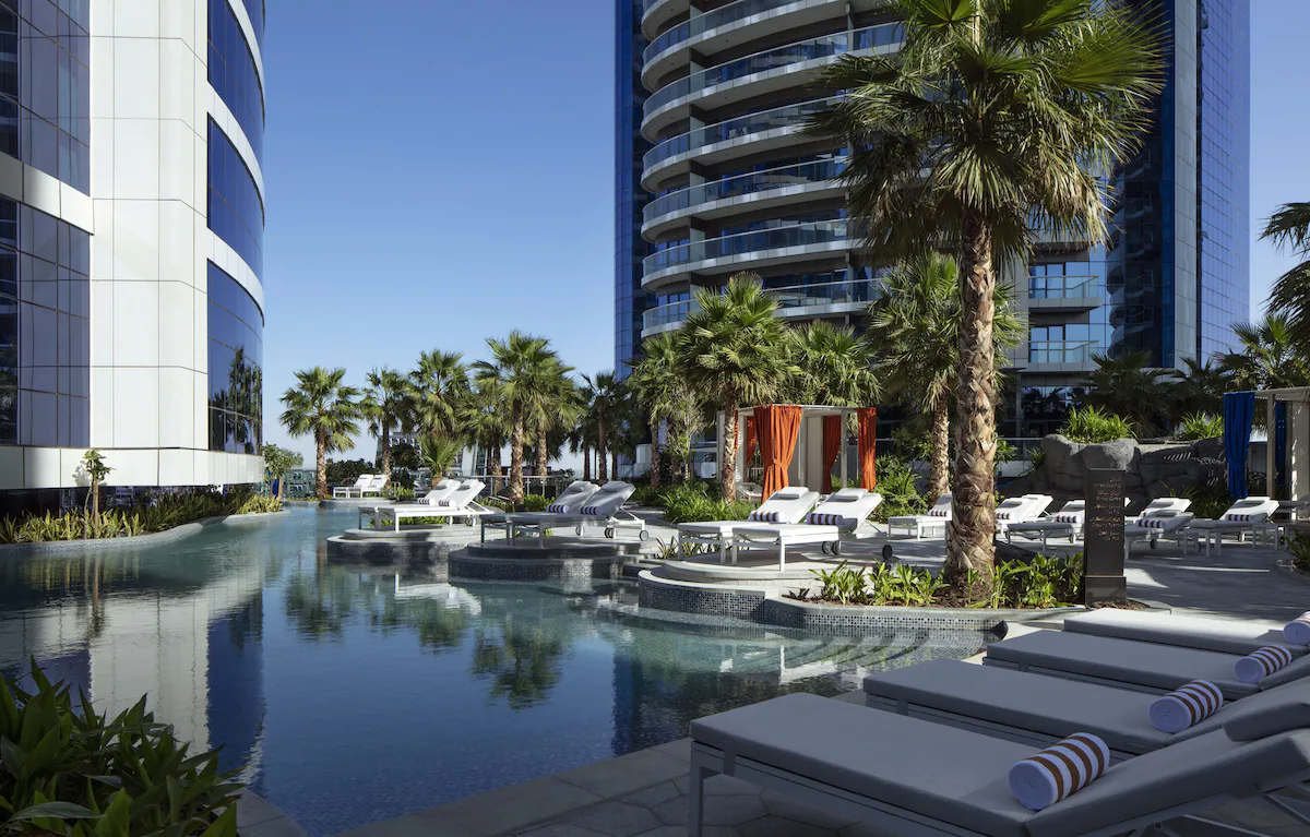 استخر هتل پارامونت دبی